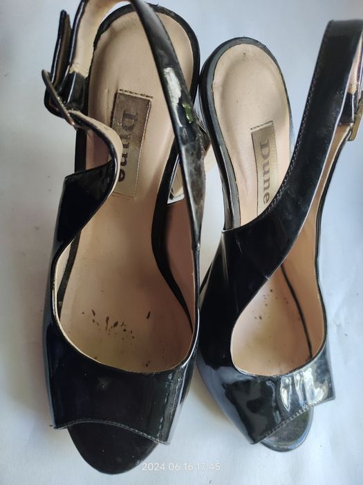 Лакова шкіра.Чорного коліру. Clarks