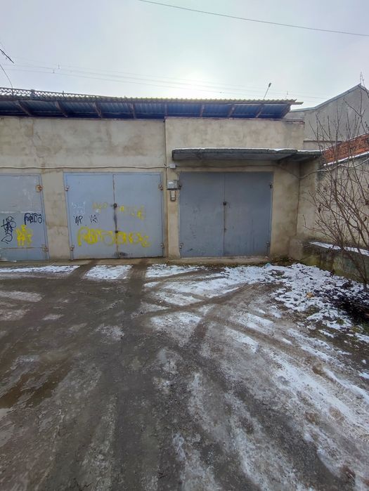 Продається гаражний бокс ремонт всі умови