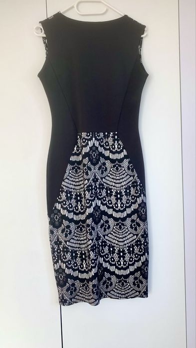 Wyszczuplajaca sukienka