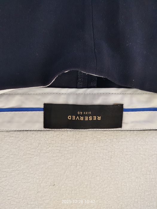 Granatowe eleganckie spodenki Reserved – stan bardzo dobry