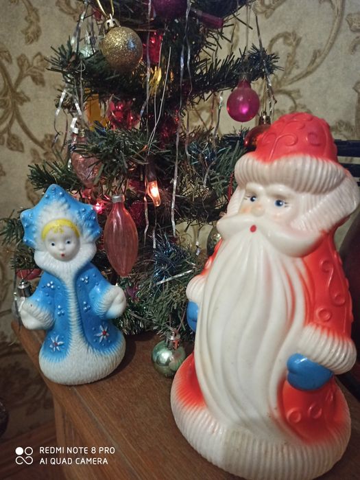 Мини-набор новогодний: ёлочка, игрушки, Дед Мороз Снегурочка, гирлянда