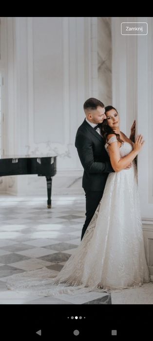 Błyszcząca suknia ślubna