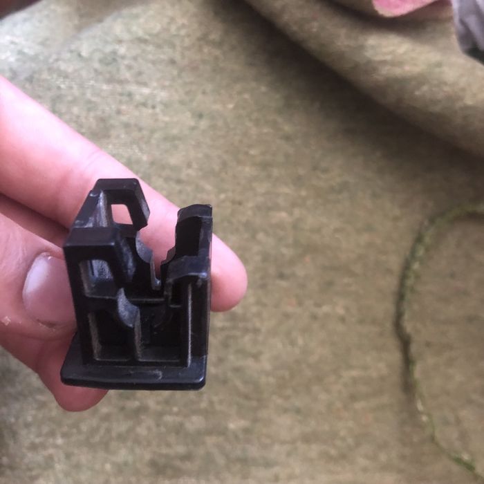 Кліпса кріплення фари 921730U000 Hyundai/Kia