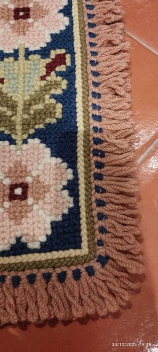 3 Tapetes de arraiolos para quarto