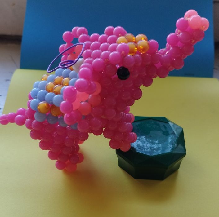 Игрушка слоник из бусин