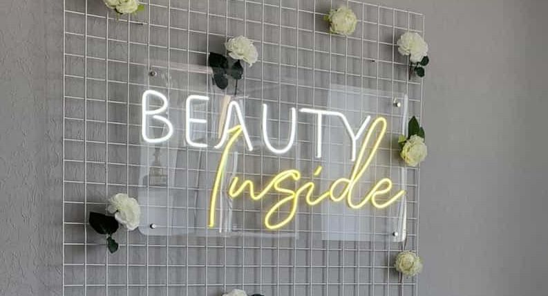 Дзеркало / неонова вивіска