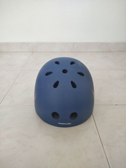 Capacete Azul com chamas laranjas para criança