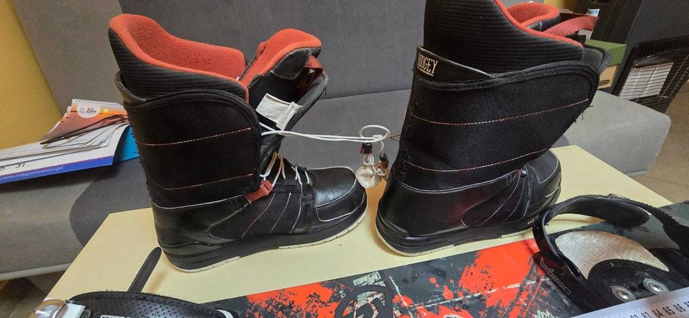 Deska Snowbord + BUTY 42 EU , STAN bdb