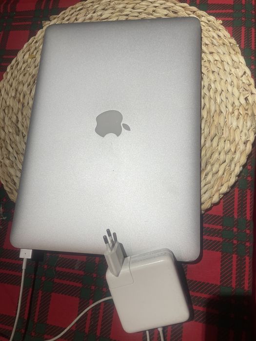 MacBook Air  13  256 i7 2014