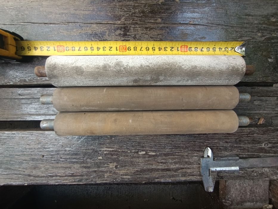 Валик резиновый металлический