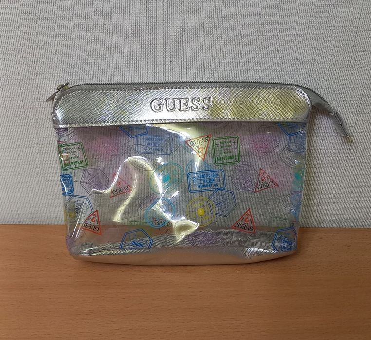 Косметичка GUESS