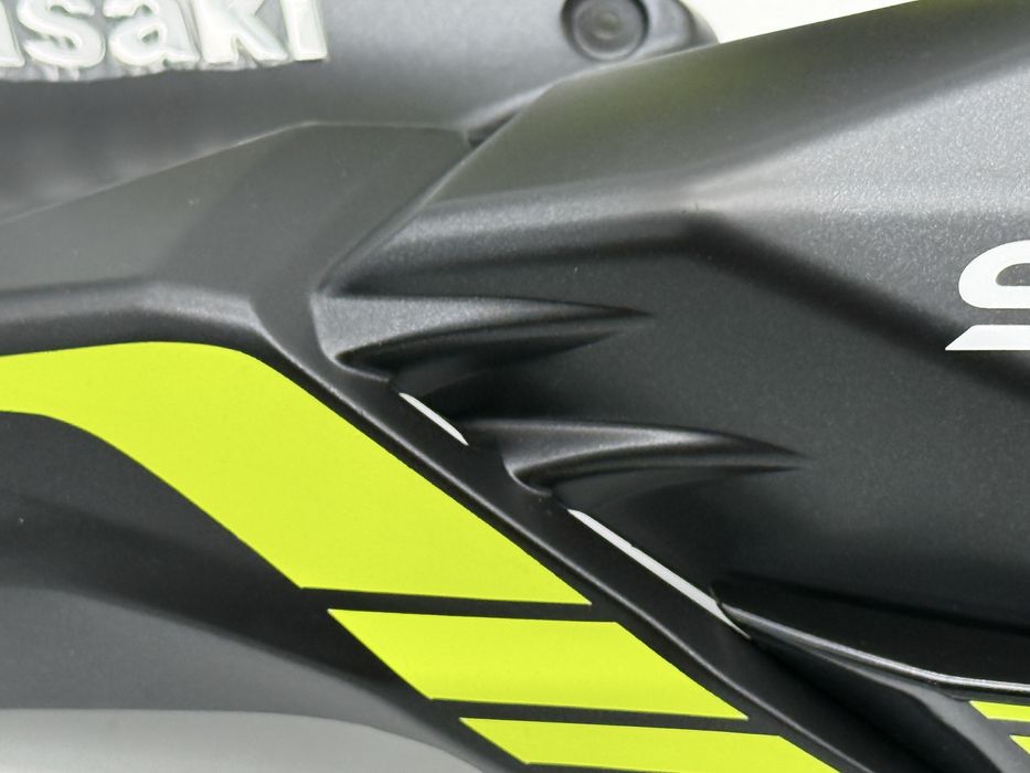 Kawasaki Z900 bok boczek owiewka Lewa