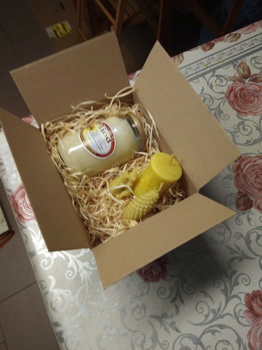 Sprzedam zestaw prezentowy (miód + świeczki)