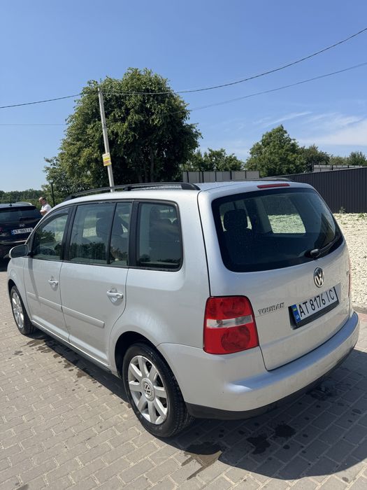 Продаю машину. У гарному стані. На ходу.