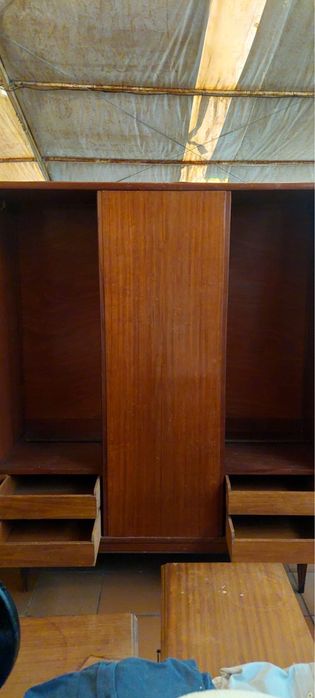 Roupeiro de 2 portas madeira escura