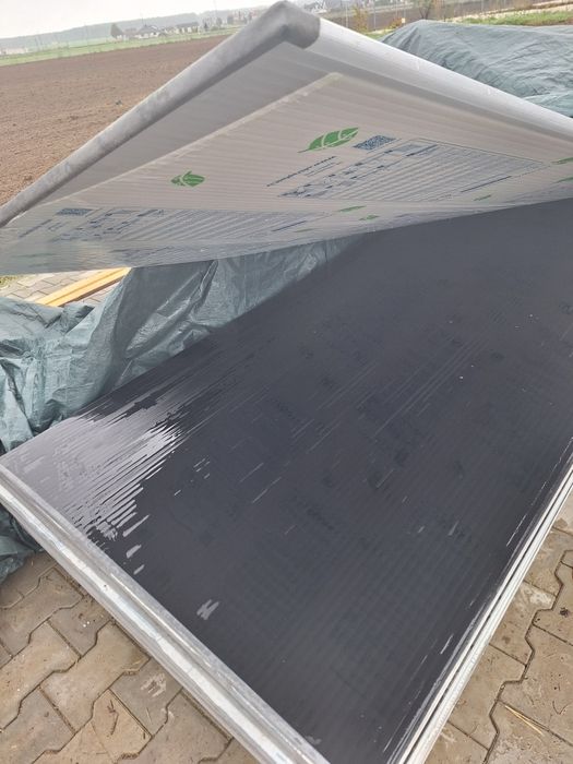 Poliwęglan komorowy mleczny gr. 16m - oklejony czarna folią