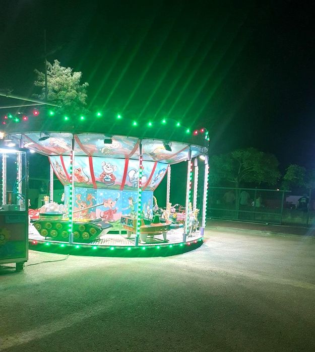 Carrossel infantil mais camião