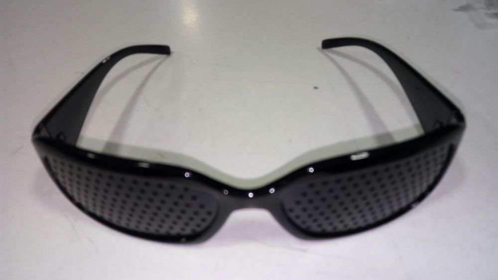 óculos terapêuticos pinhole