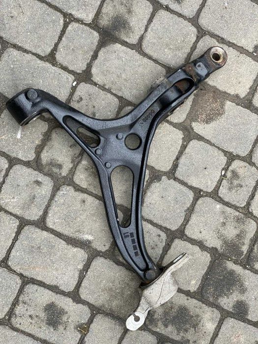 Wahacz przedni dolny prawy Mercedes ML W164