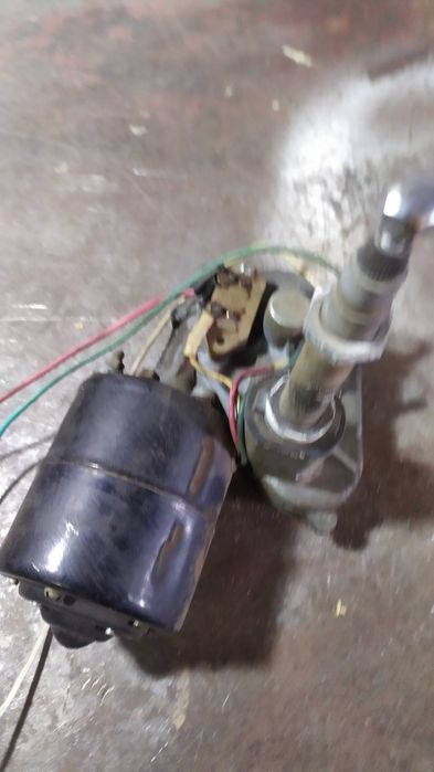 Редуктор с моторчиком дворников