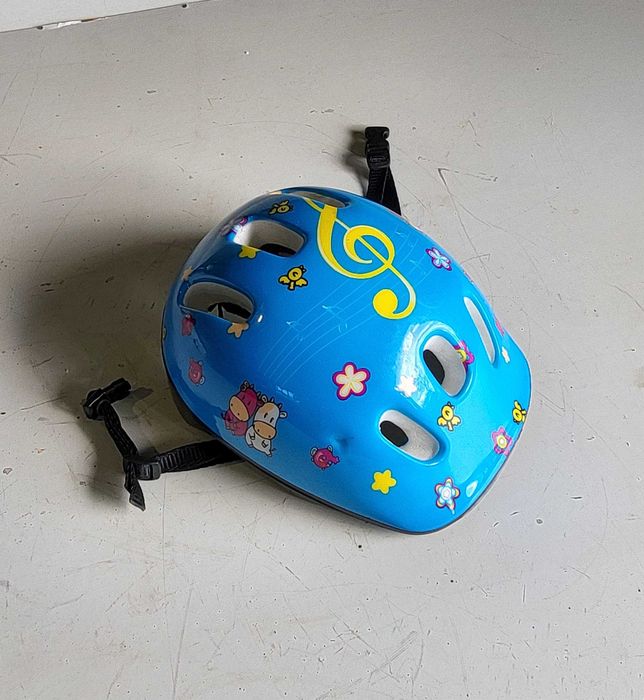 Kask rowerowy dziecięcy.