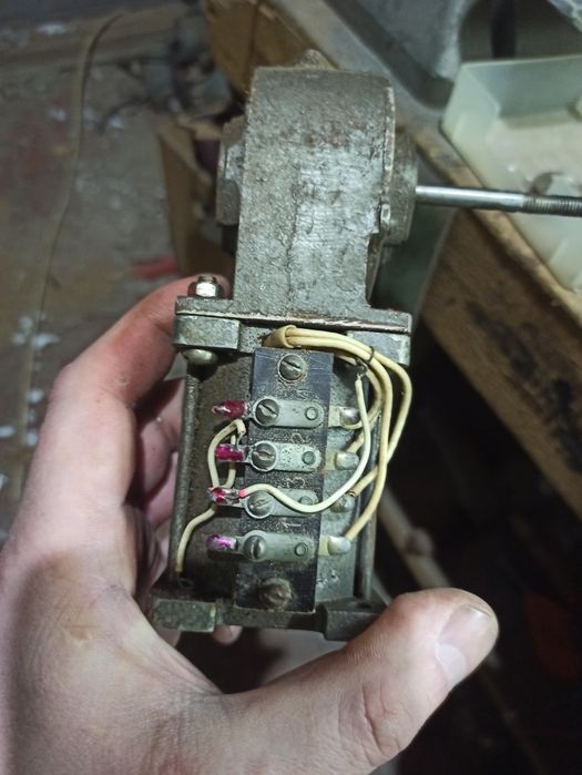 Электродвигатель с редуктором