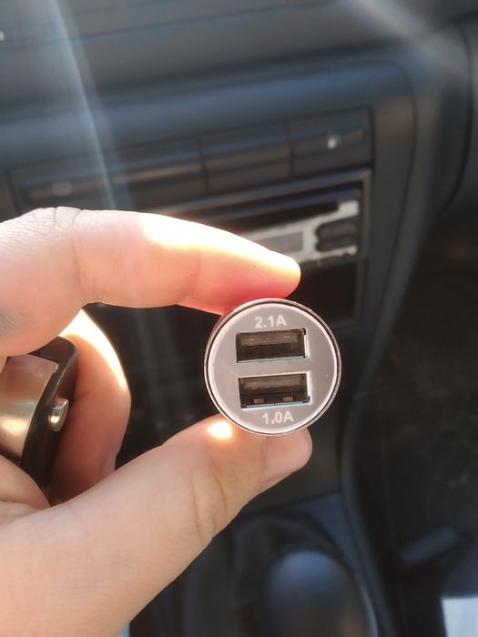 Адаптер на 2 usb в машину 12-24 v , вихід 5вольт 3.1 ампера