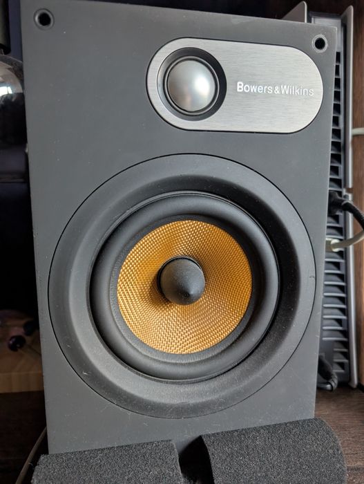 Bowers & Wilkins 686 kolumny podstawkowe.