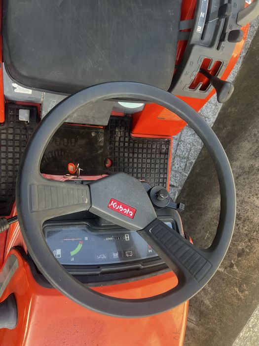 Trator kubota 4x4