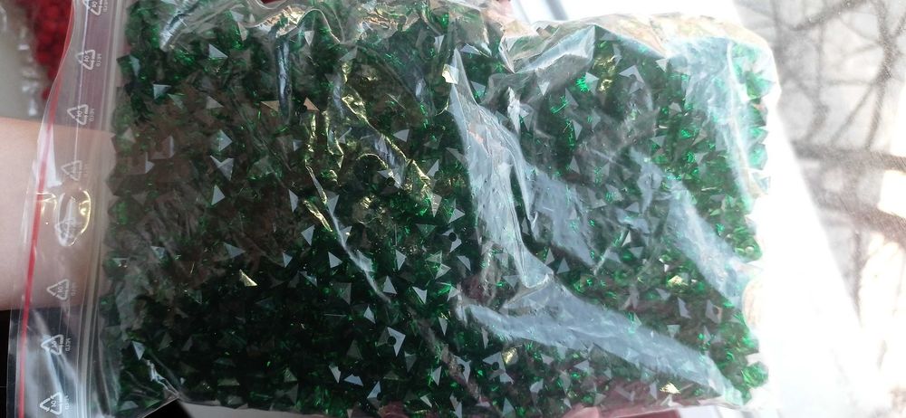 Koraliki 500 gramm kub zielony