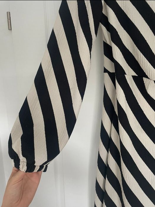 Sukienka w paski zakładana H&M,  rozmiar xs