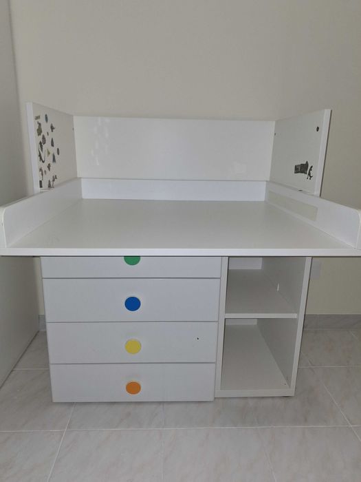 Doar: Secretária criança