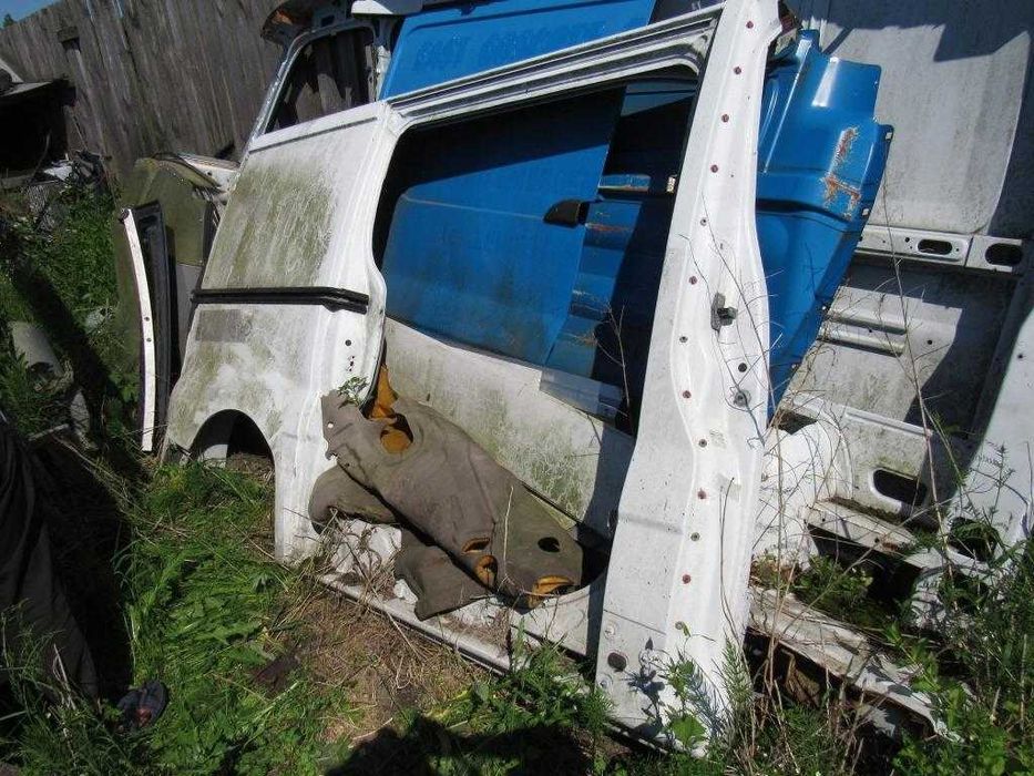 Боковина крыло заднее Trafic Vivaro Primastar 01-13