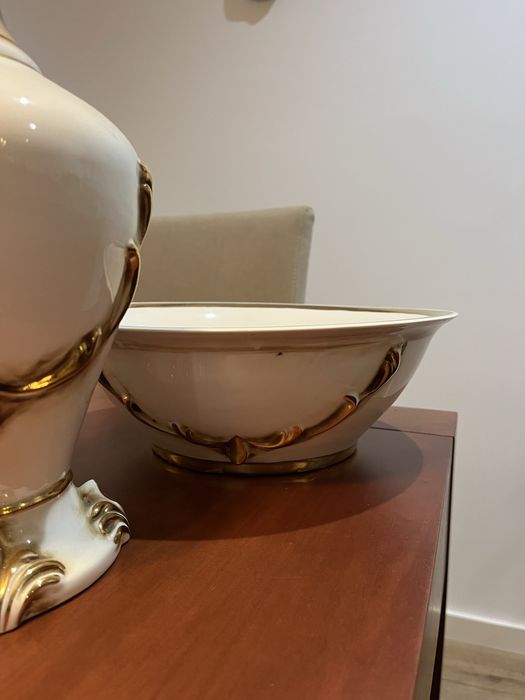 conjunto de jarro e bacia em porcelana branca portuguesa