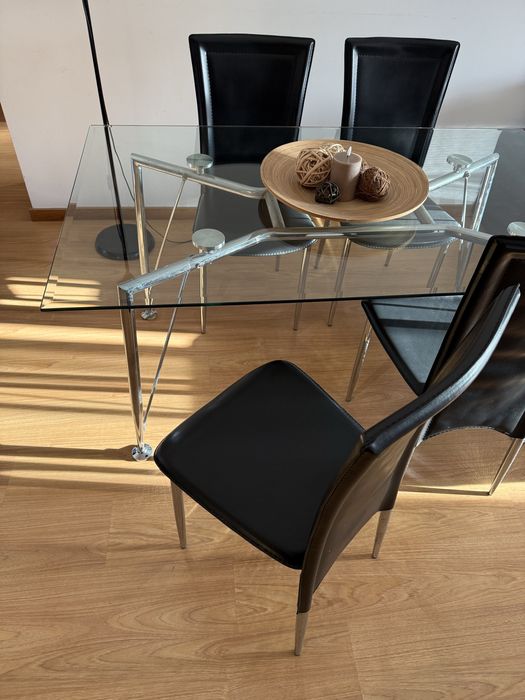 Mesa vidro temperado e 4 cadeiras