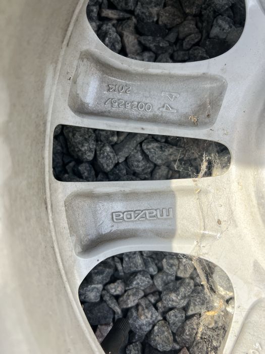 Продам диск на Мазду 2-3 R16 розмір з літнєю резиною