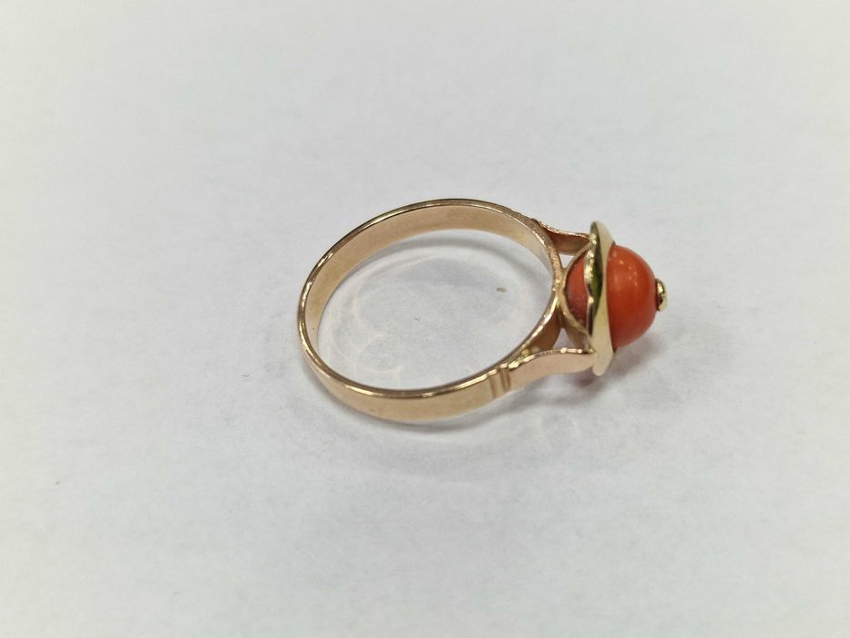 Złoty pierścionek damski/ 583/ 3.75 gram/ R19/ Koral/ 1986-96