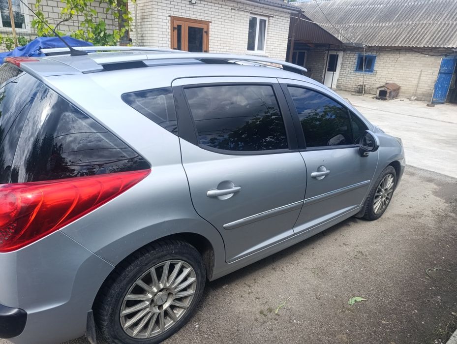Продам Peugeot 207  2011 р.