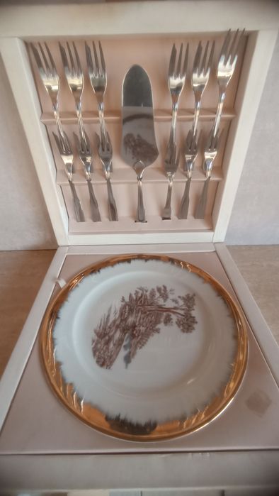 набор столовых приборов для десерта.Pinti