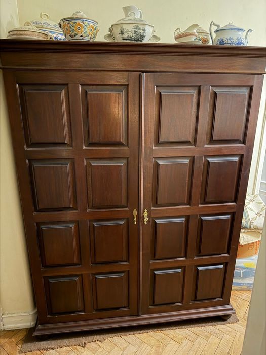 Armário madeira maciça