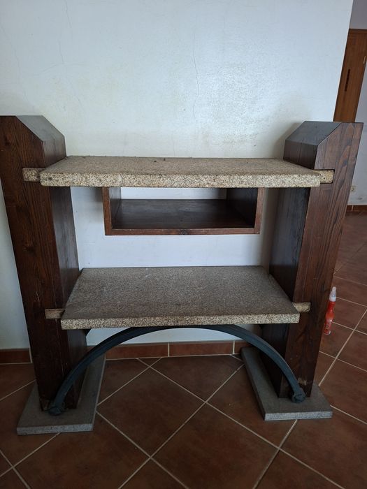 Sala de jantar com pedras em granito