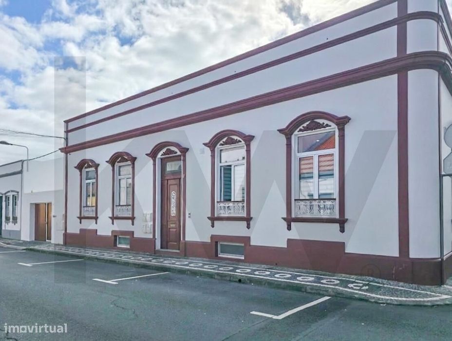 T2 moderno e totalmente renovado no centro de Ponta Delgada – amplo, l