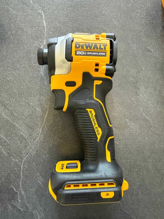 Набір Dewalt dck200d1p1 шуруповерт dcd799, імпакт dcf850 c зарядним і двома акумуляторами