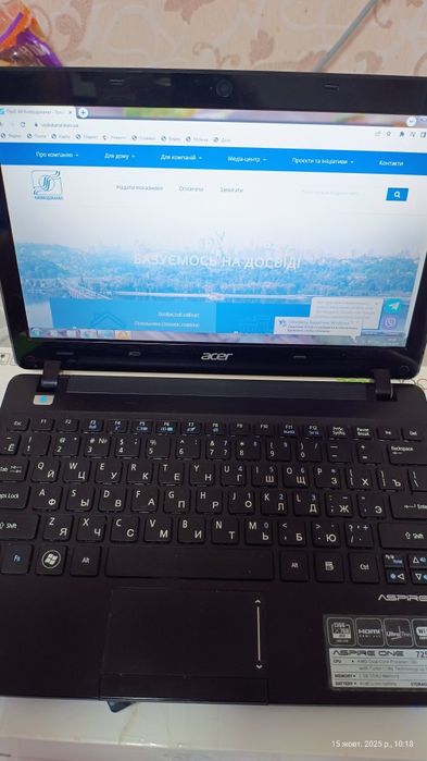 Нетбук Acer Aspire one 725