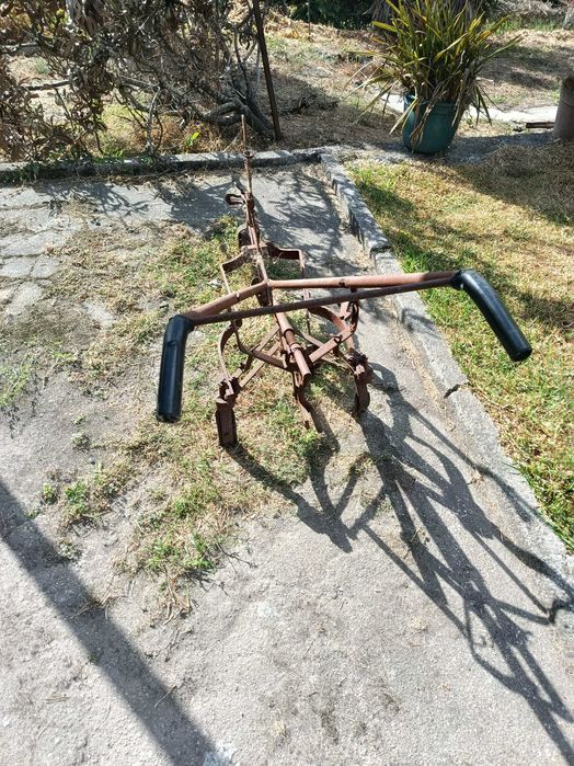 Arado agrícola antigo