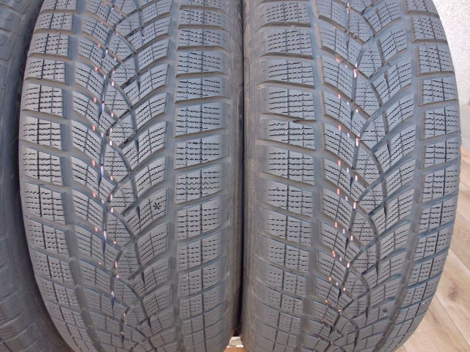 Goodyear UltraGrip Performance Suv 2x 235/55/19 2x 255/50/19 z 2023r
