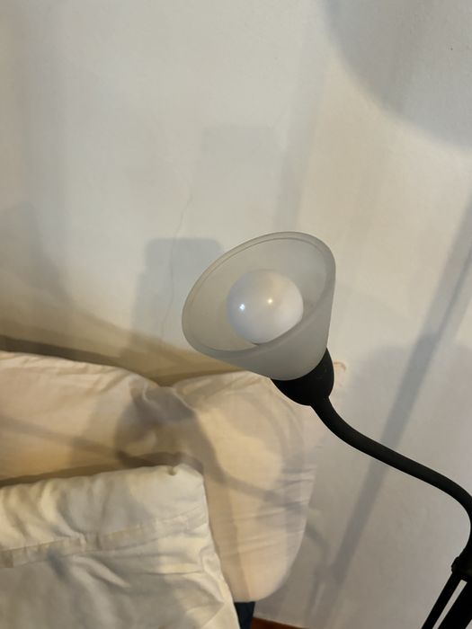 candeeiro de pe preto