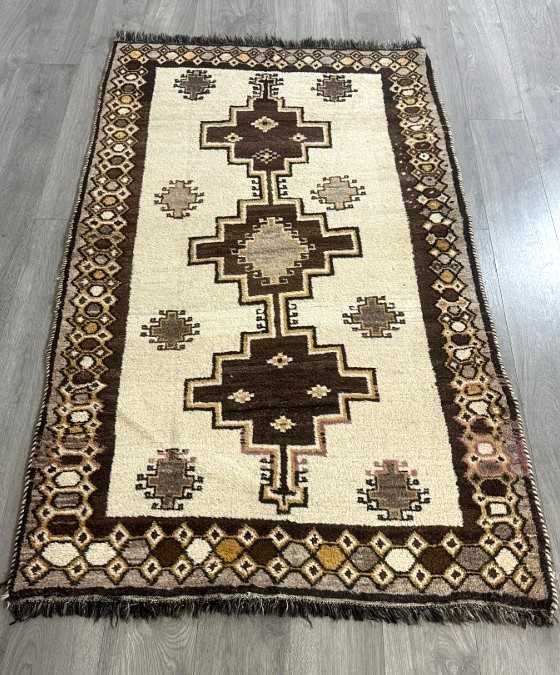 Tapete FAZENDEIRO ROMENO original (200x 118cm), de Lã, elaborado à mão