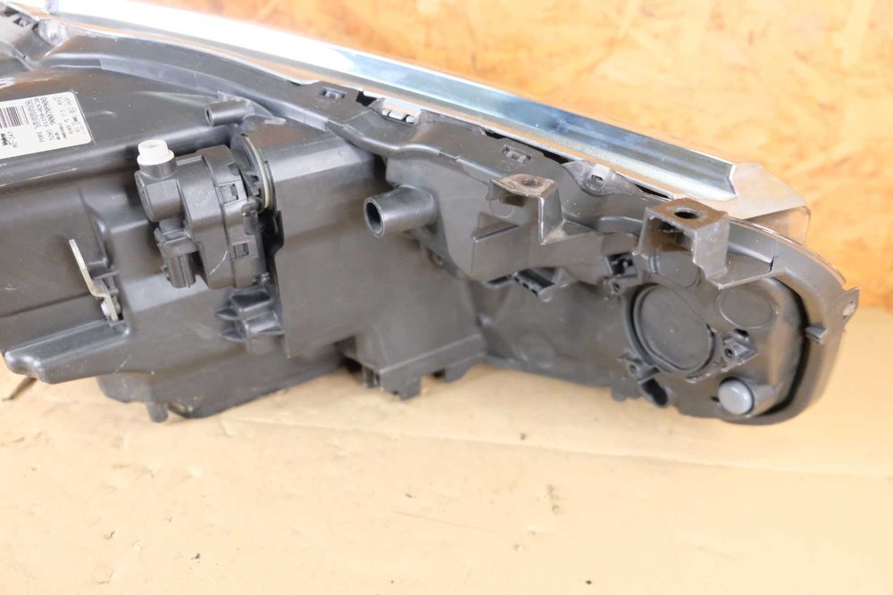 Lampa lewy przód Toyota Auris II Lift