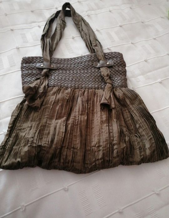 Mala vintage de tecido e pele sintética